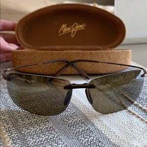 Authentic unisex Maui Jim sunglasses!